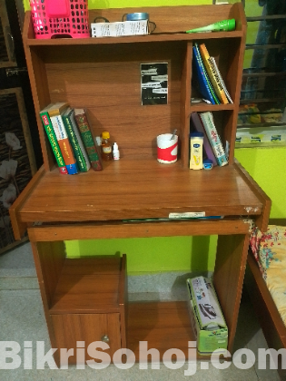 কম্পিউটার টেবিল/ পড়ার টেবিল বিক্রি করতে চাই